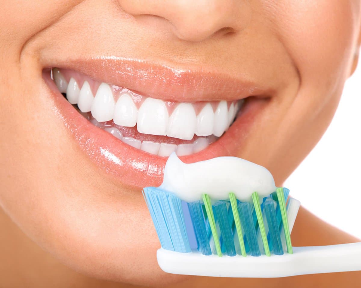 Sensodyne Repair & Protect Whitening Duopak thumbnail 3