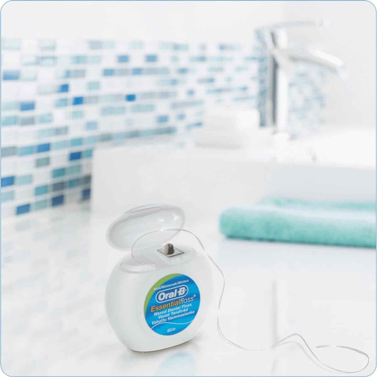Oral-B Essential Floss Mint 12-Pack thumbnail 2