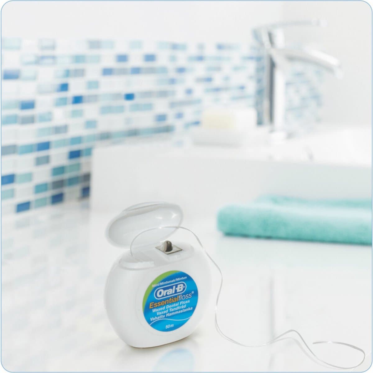 Oral-B Essential Floss Mint 12-Pack thumbnail 4